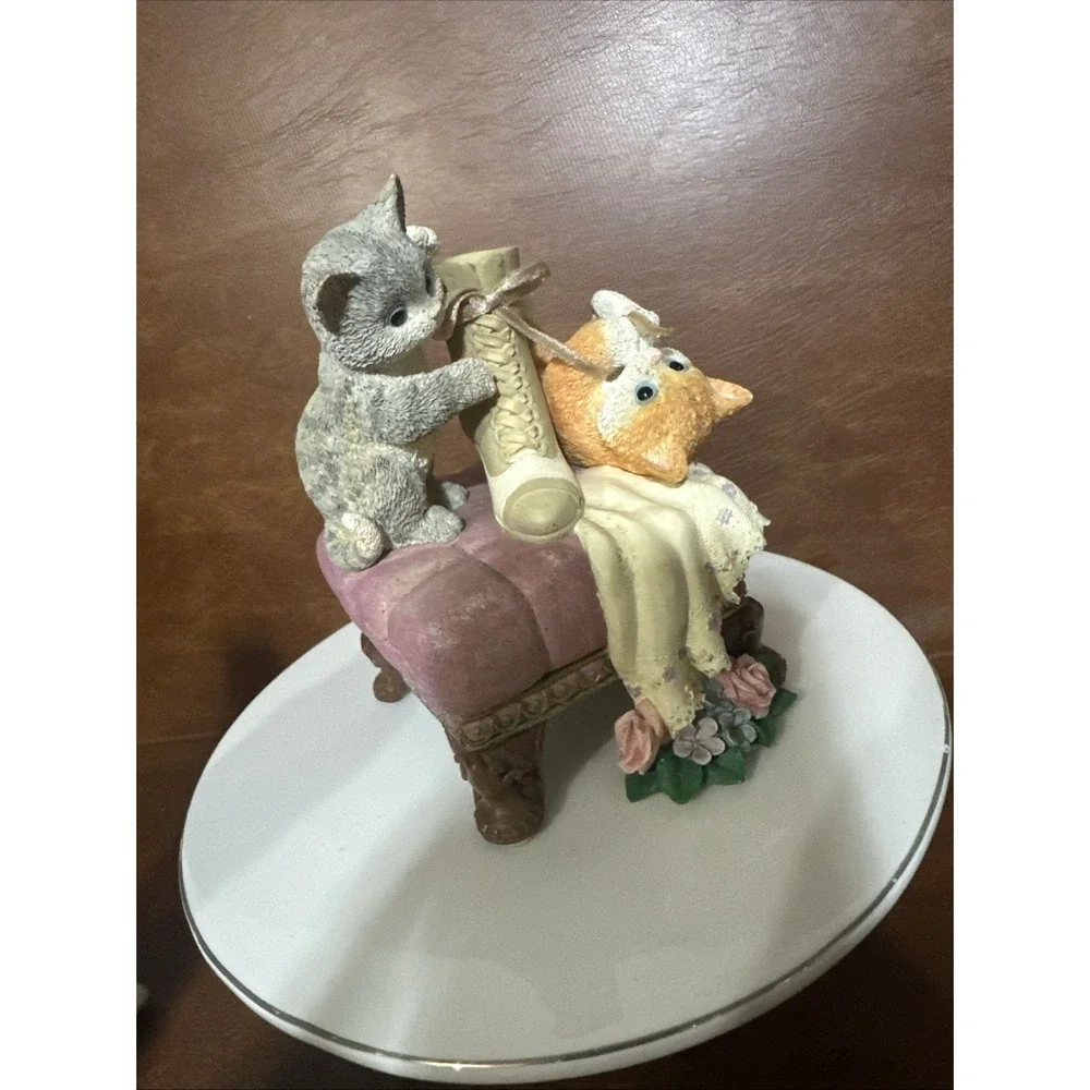 Vintage Buttons And Bows S.F. San Francisco Music Box Co Cats Music Box Figurine